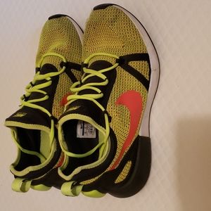 NIKE Duel Racer